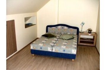 Letonia Privát Launkalne, Exterior